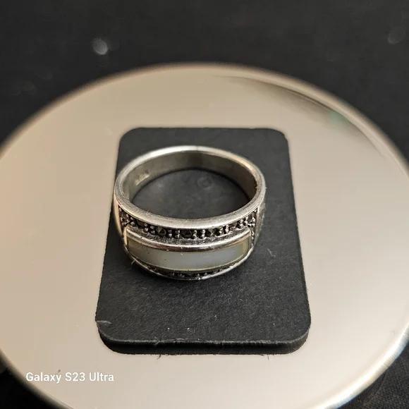 925 Sterling Silver Vintage Real Mother-of-Pearl and Marcasite Gem Ring Size 6 - Picture 3 of 9